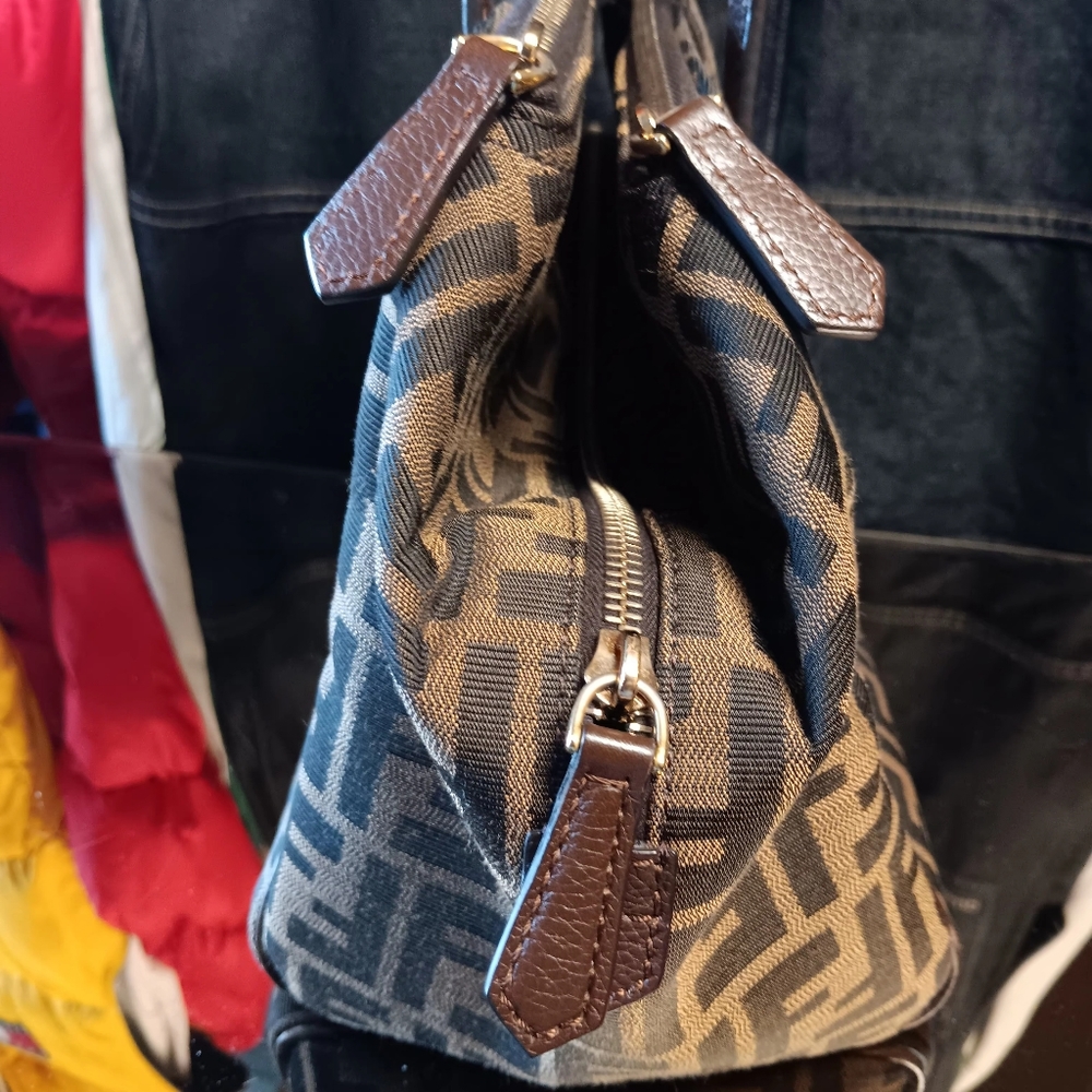 Vintage Fendi Purse - Picture 10 of 10